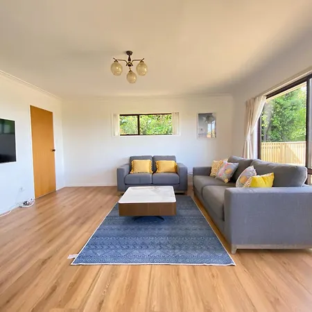 Seaview House In Howick Auckland-3