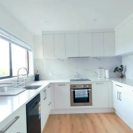 Seaview House In Howick Auckland-2