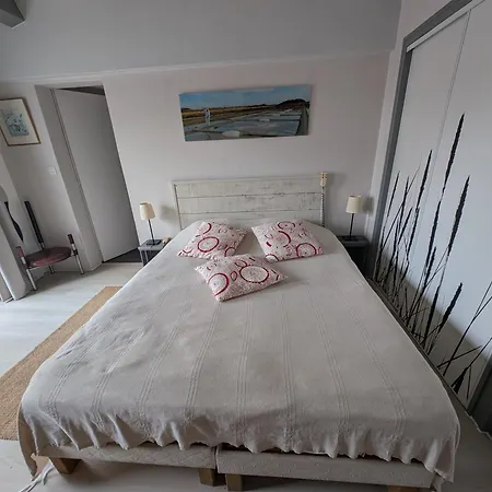 Les Yeux Bleus Bed & Breakfast-3