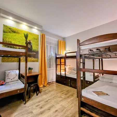 Hostel Helvetia - Private Rooms In City Center-2