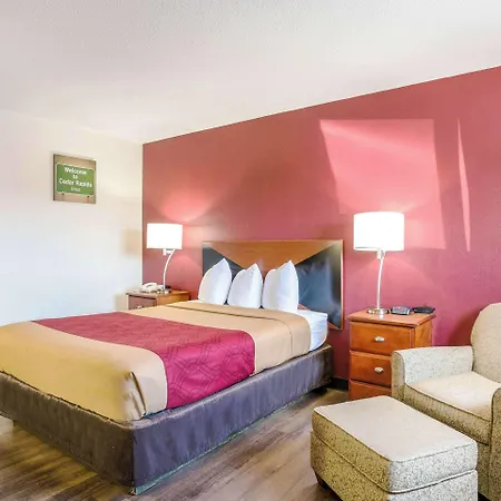 Econo Lodge Cedar Rapids South-3