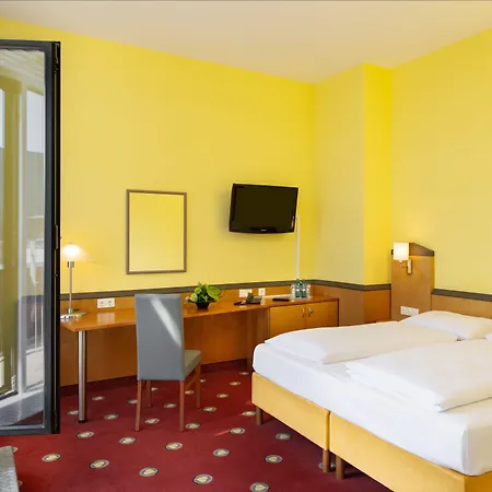 Plaza Hotel & Living Frankfurt-3