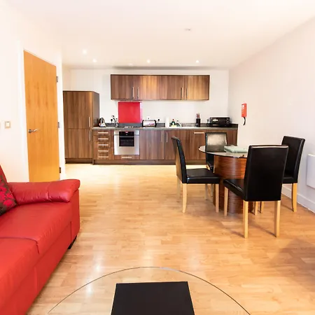 The Spires Serviced Apartments Birmingham-3