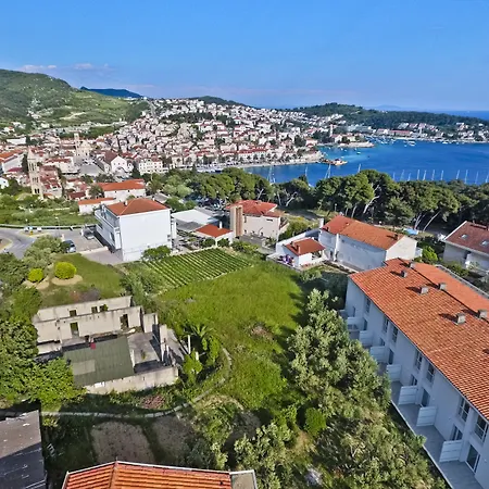Violeta Hvar-3