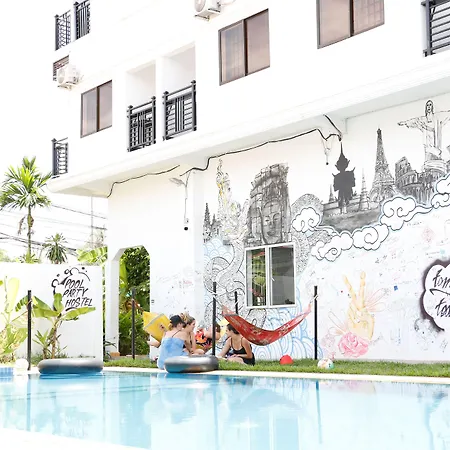 Pool Party Hostel-3