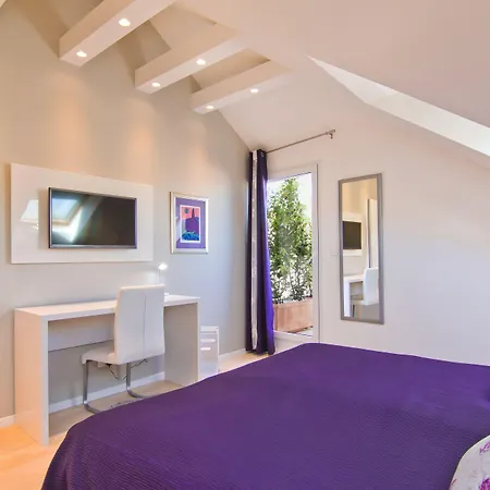 Laura Lux Suites-3