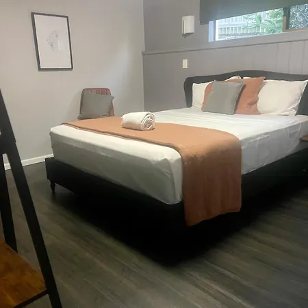 Glenlyon Lodge - Gladstone-2