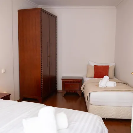 Hotel Attache-3