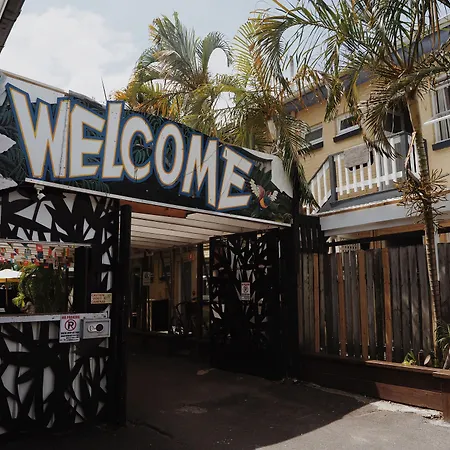 Backpackers In Paradise - 18 To 40 Years-2