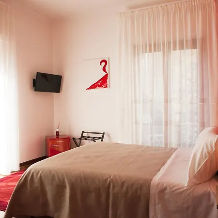 Isa Guest Rooms-3