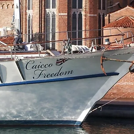 Venezia Boat & Breakfast Caicco Freedom-2