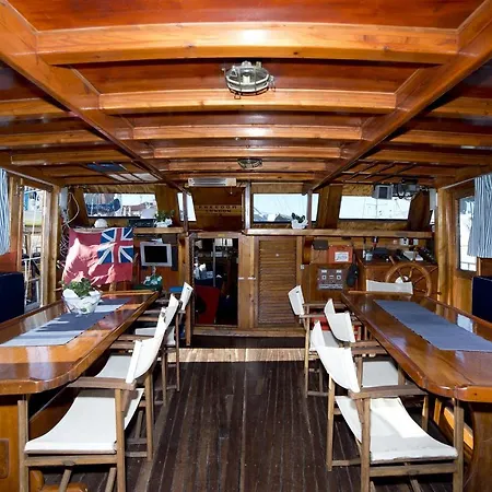 Venezia Boat & Breakfast Caicco Freedom-3