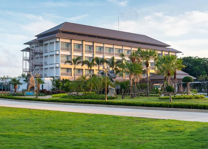 Swan Lake Hotel Sattahip
