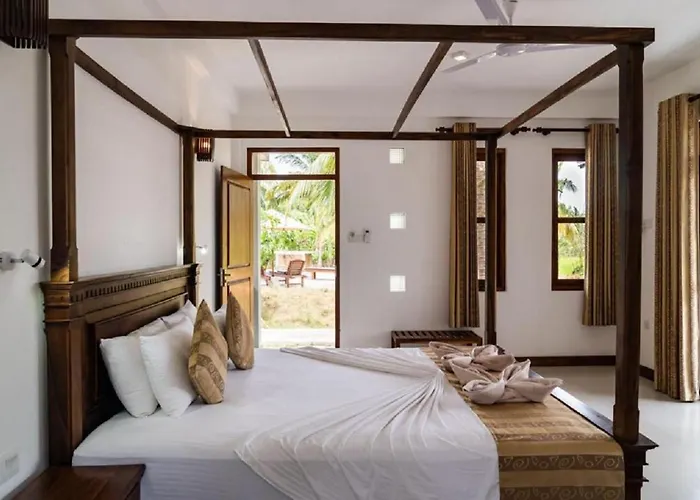The Coconut Gardens Hotel & Restaurant