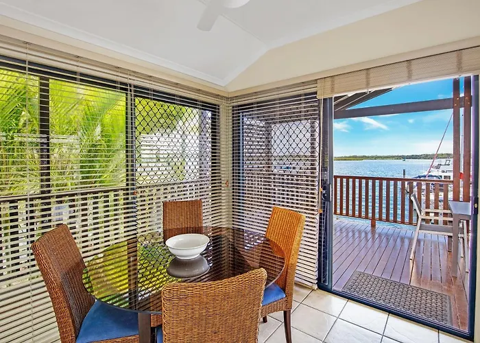 Tin Can Bay Marina Villas