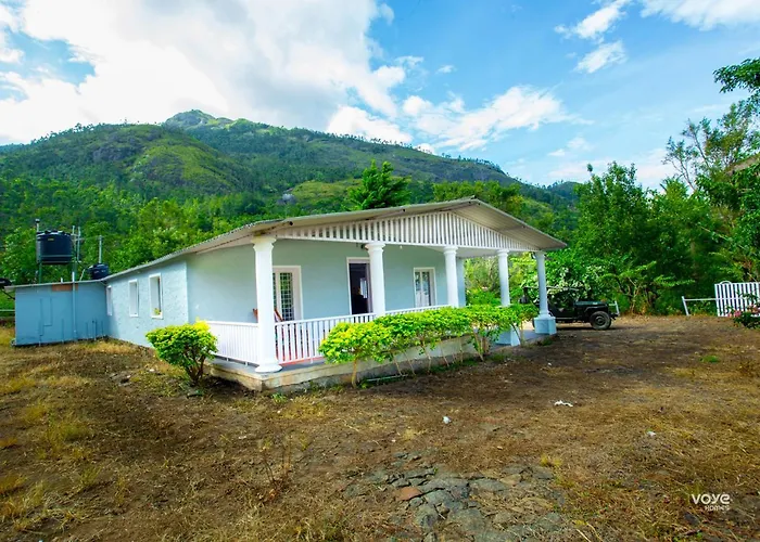 Moonlight Munnar Forest Bungalow With Private Waterfalls By Voye Homes