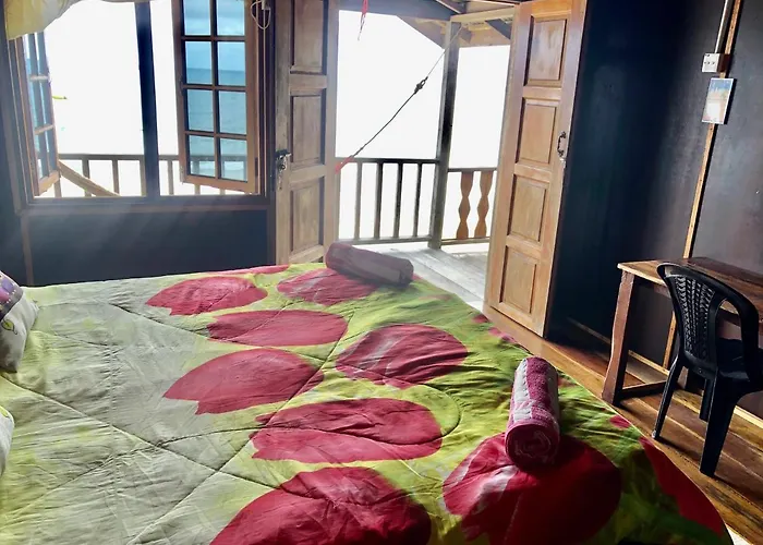 Beachfront Hut Upstairs Astra - Beach Shack Chalet