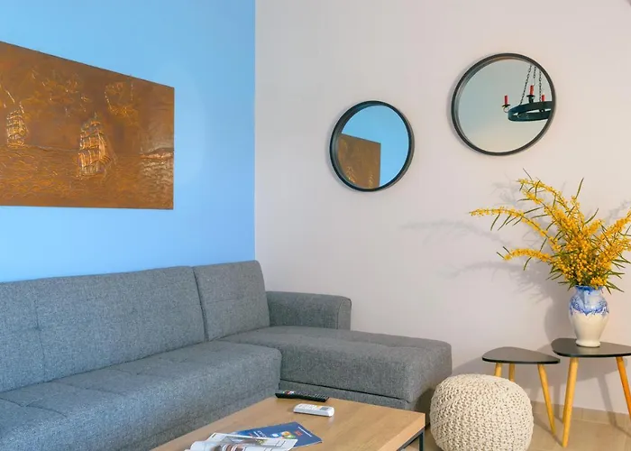 Margarita'S Seafront Luxury Apartment