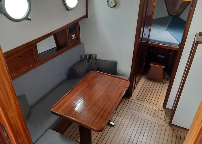 Prive B&B Motorsailer Rataplan Kamperland