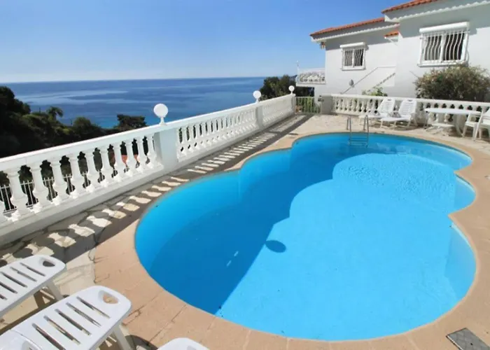 Villa piscine Eze bord de mer à 500m de la plage