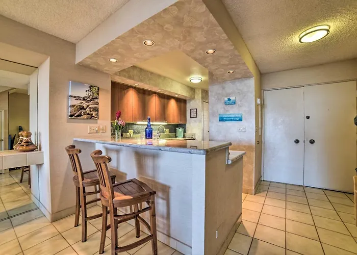 Ocean-View Maui Penthouse W/ Balcony & Pool Access