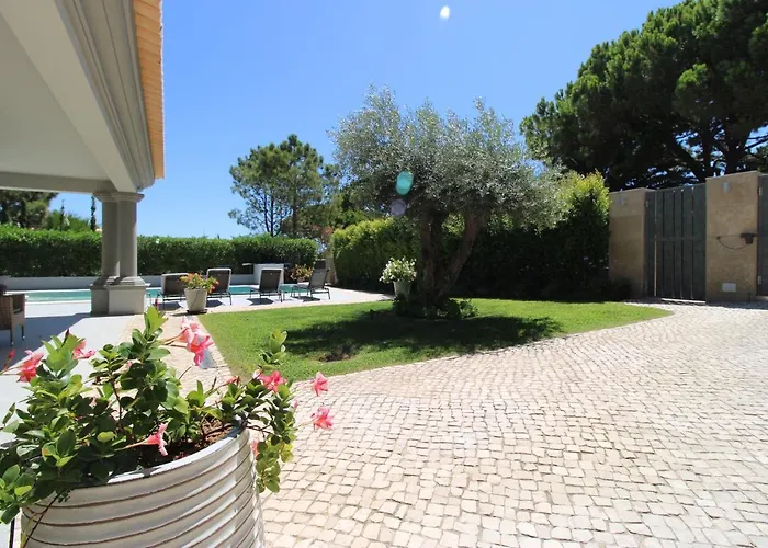 Charming Exceptional Golf Villa In Algarve