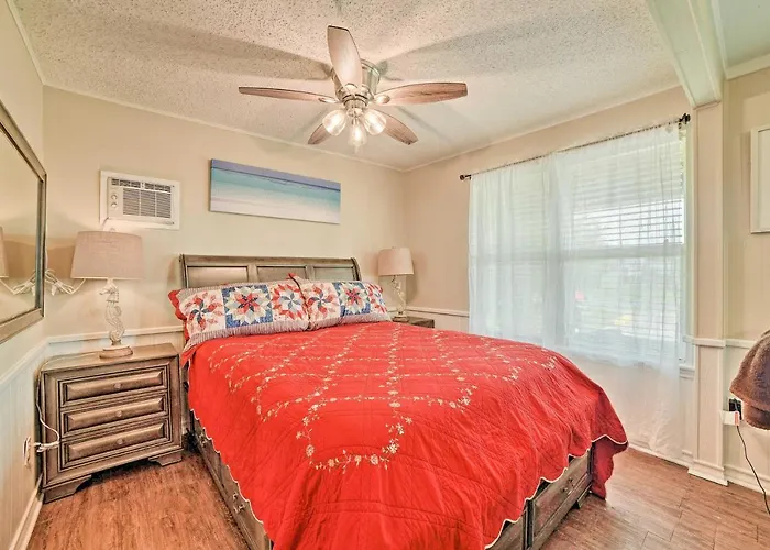 Rockport Bayfront Studio W/ Patio: 'Casa Familia'