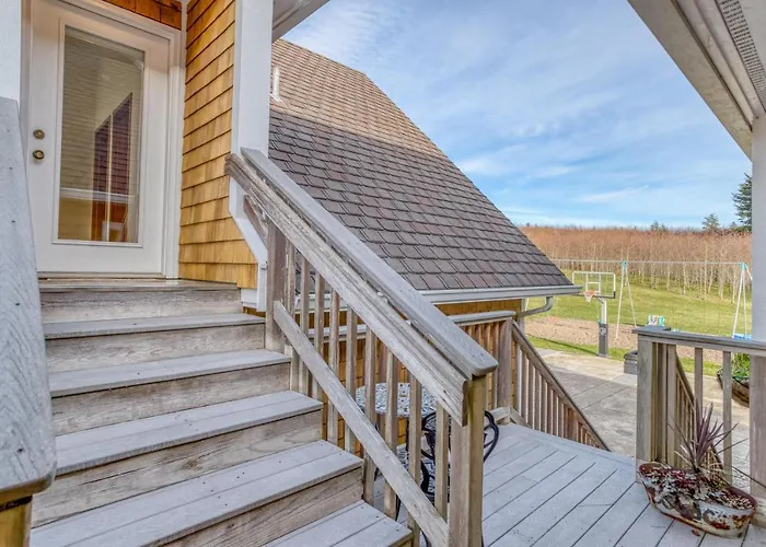 Netarts Coastal Retreat - Meredith Lodging