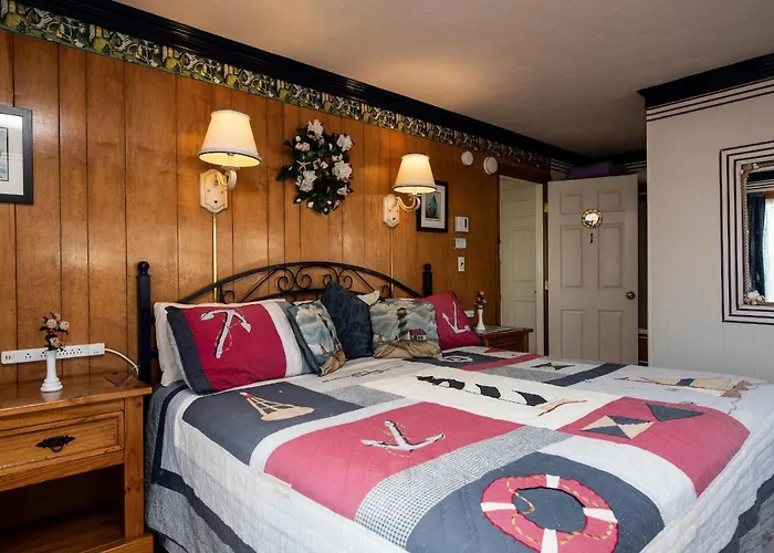 A Cape Cod Ocean Manor Inn