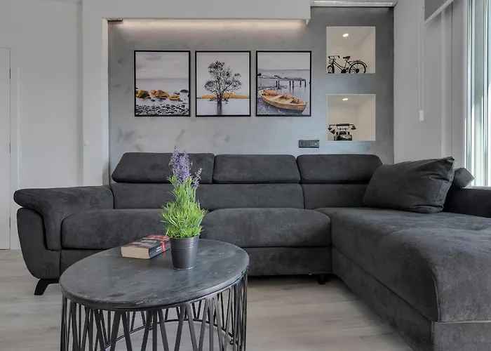 Exclusive Center Apartment