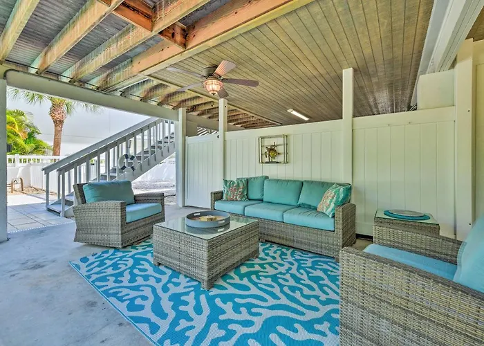 Canal-Front Gem W/ Pool & Hot Tub In Anna Maria