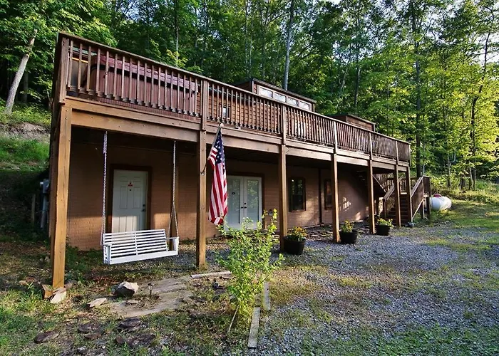 Family Cabin On 6 Acres W/ Lake Access & Hot Tub!