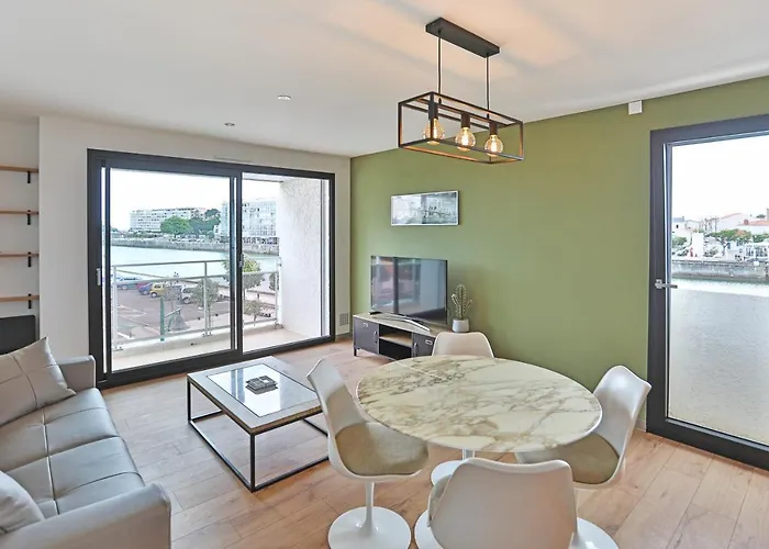 Vue panoramique mer et chenal même de la chambre ascenseur 50m2 situation idéale en option garage fermé privé