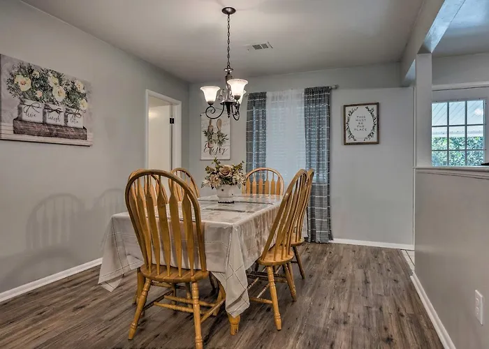 Charming Gulfport Escape: Half-Mile To Beach!
