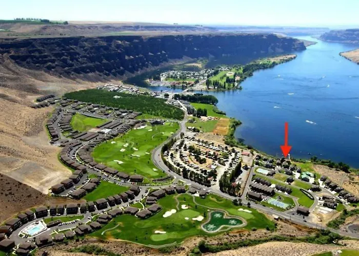 Crescent Bar Waterfront Home- Private Beach, Water Views, Hiking, Golf, Live Concerts