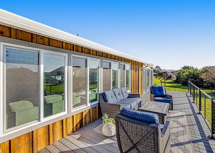Stylish House With Ocean Views Hot Tub Game Room