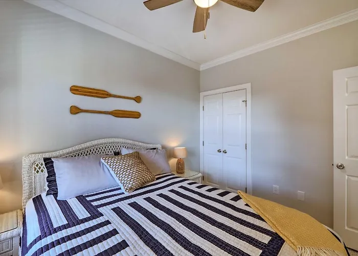 Ocean Club Condo W/ Community Pool & Hot Tub