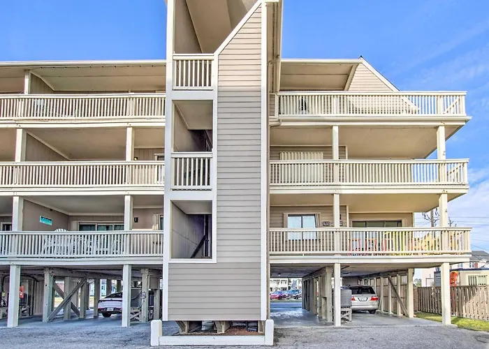 Walk To Shore! Ocean-View Condo In Carolina Beach
