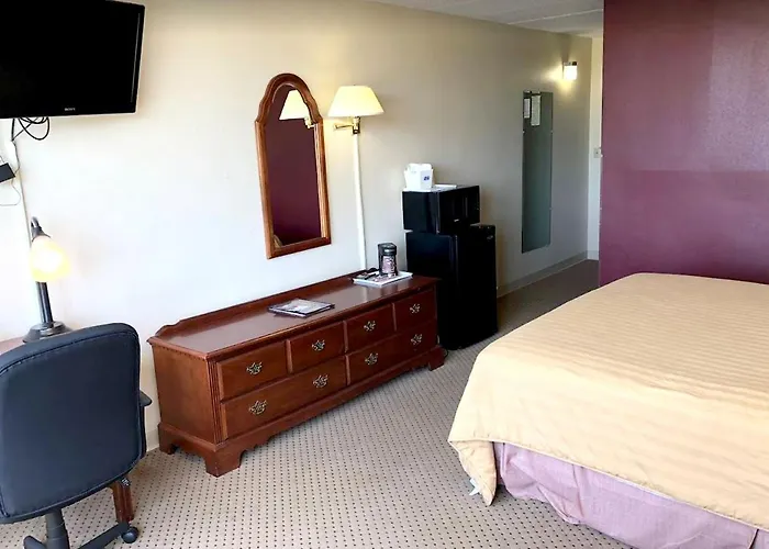 Norwood Inn & Suites Worthington