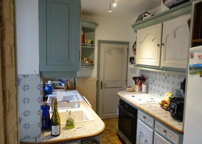 Tout un 2eme étage à 300 mètres de la mer, chez l'habitant !
