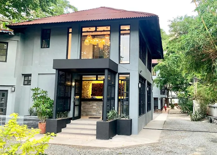 The Henry Resort Taramindu Laiya