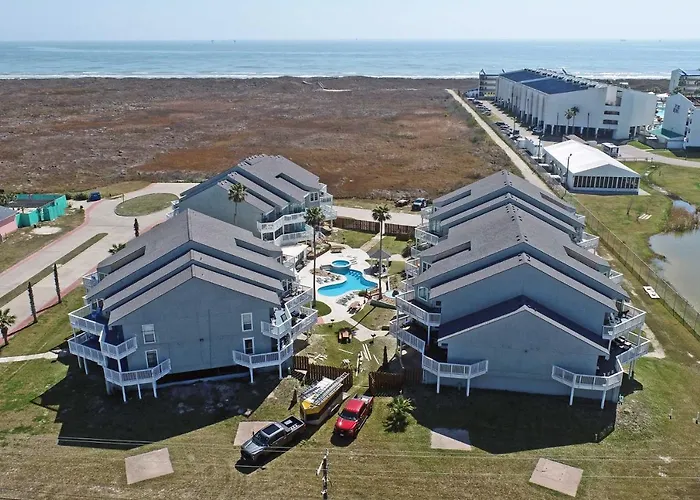 Oceanfront Texas Condo W/ Pool: Pets Stay Free