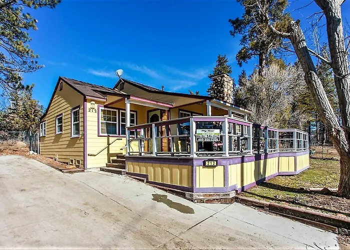 Modern 2Br Lakefront Cabin: Mins To Village W/ Dock Access & Wifi
