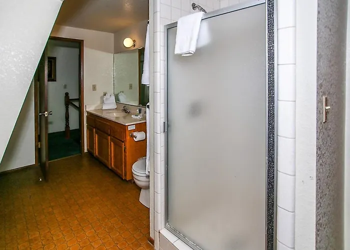 Breezy Estate Two Cabin Lakefront Group Combo By Big Bear Vacations