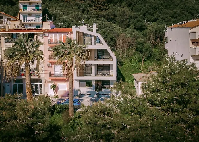 Point Ephemere Beachfront Apartments