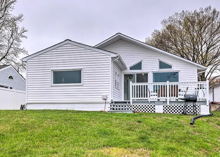 Waterfront Cottage W/ Private Beach + Deck!