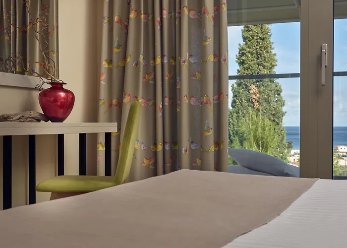 Koukounaria Hotel&Suites