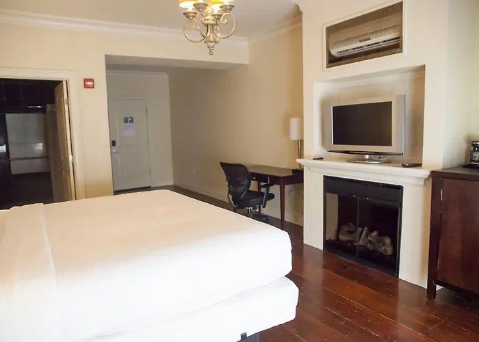 Niagara Crossing Hotel And Spa