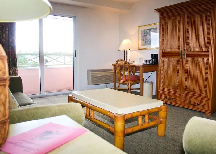 Castaways Resort And Suites