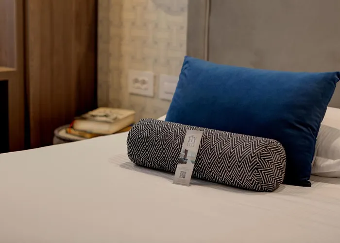 Fly Deco Hotel